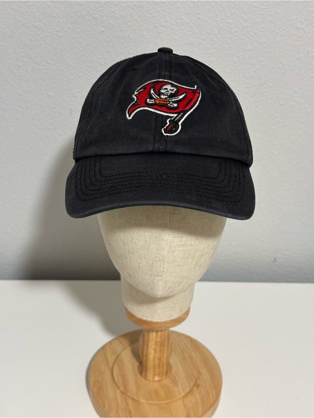 Tampa Bay Buccaneers Franchise Fitted Hat produced by 47 brand fitted XL